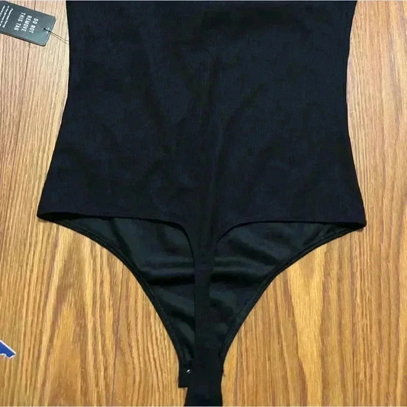 NWT Express Women’s Ribbed Ruffle Bodysuit Black S - Picture 5 of 6